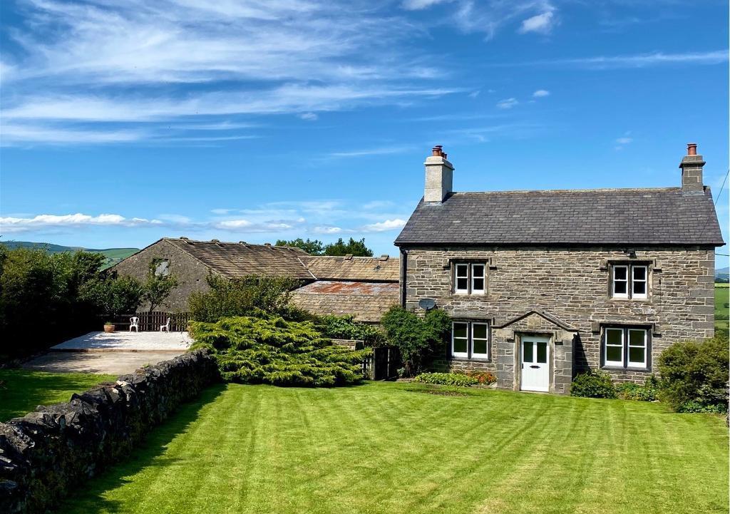 Twiston Lane, Downham, Clitheroe, BB7 4DF 3 bed detached house £1,375