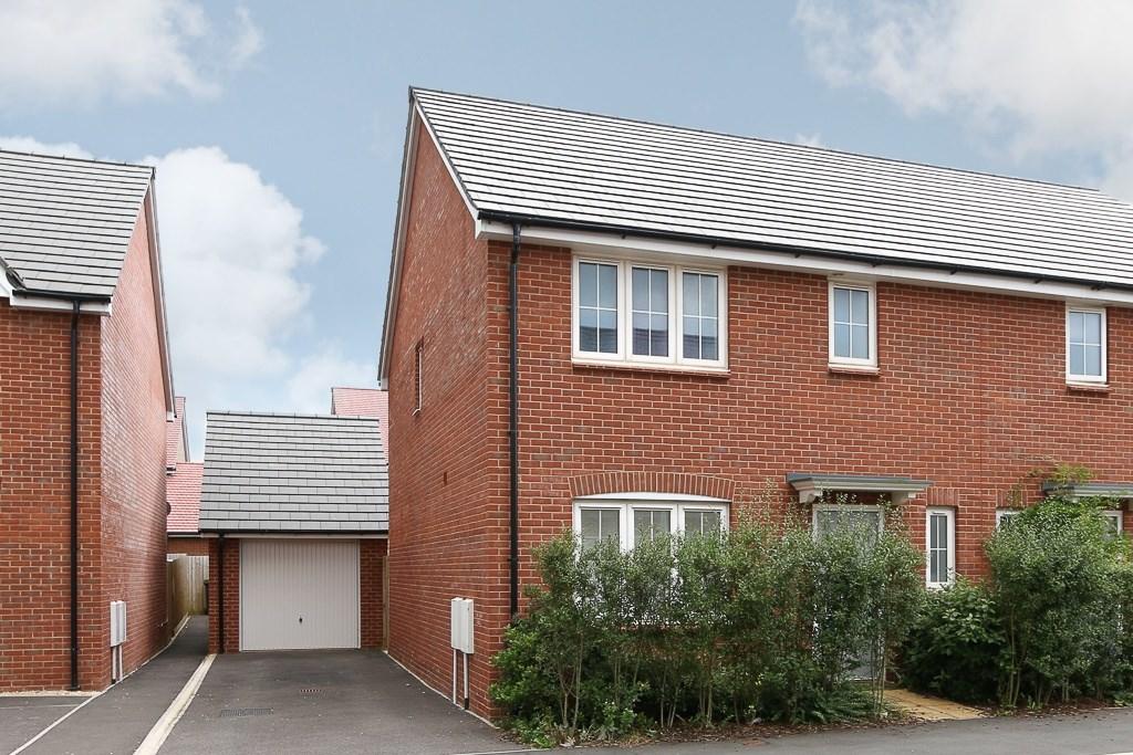 Muntjac Road, Langford, Bristol, BS40 3 bed semidetached house £350,000