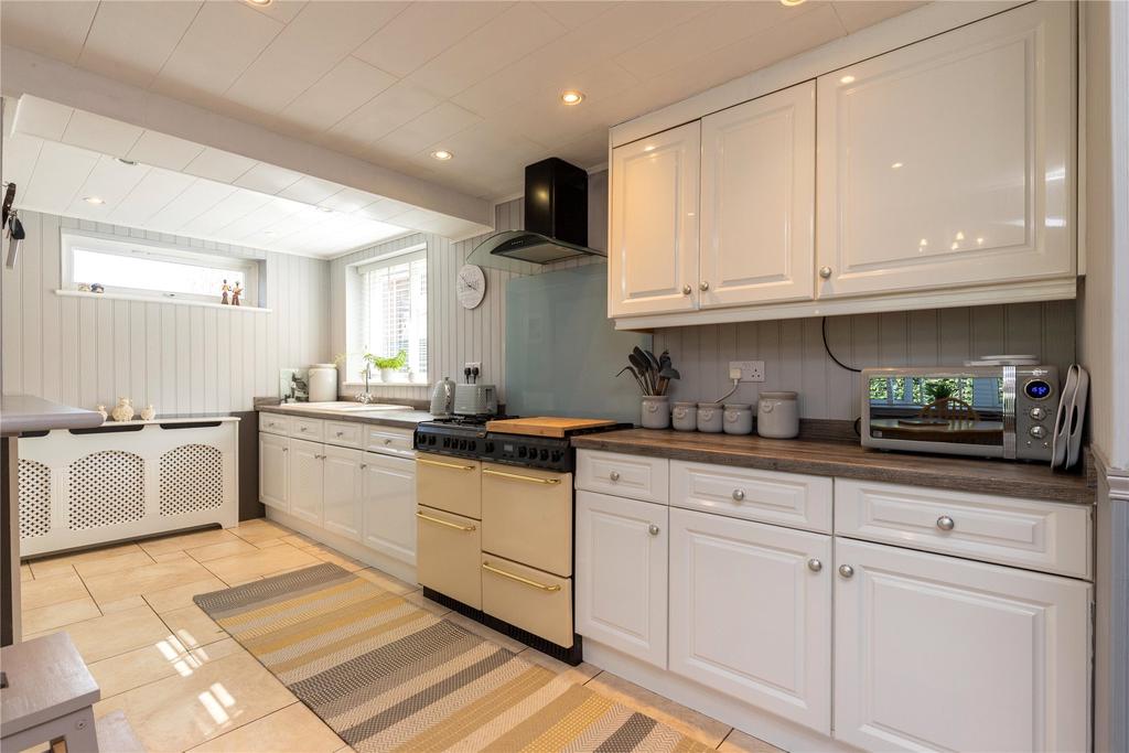 Waterloo Crescent, Wokingham... 3 bed semidetached house £475,000