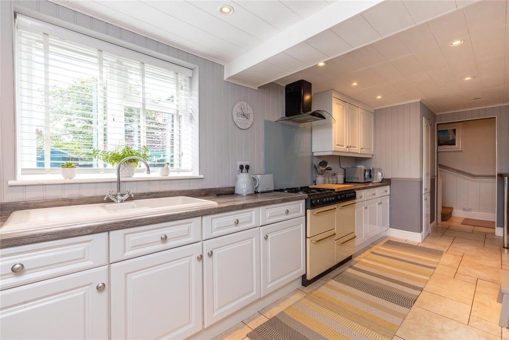 Waterloo Crescent, Wokingham... 3 bed semidetached house £475,000