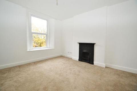 2 bedroom flat to rent, Old Street, Clevedon