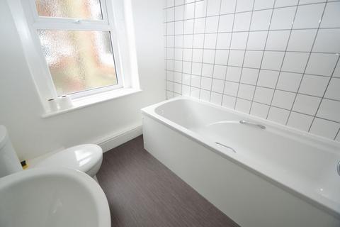 2 bedroom flat to rent, Old Street, Clevedon