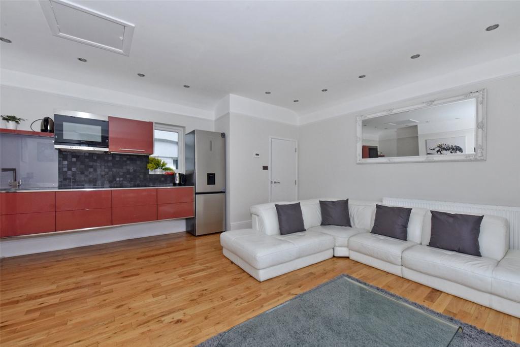 St. Leonards Avenue, Windsor... 2 bed apartment £1,300 pcm (£300 pw)