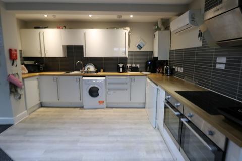 1 bedroom in a house share to rent, Penthouse 2 Southend Road, Grays