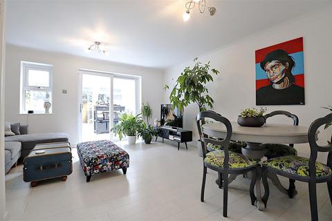 43 Maritime Close, Greenhithe, DA9 9QW