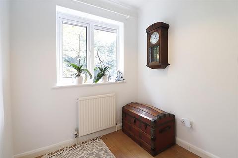 43 Maritime Close, Greenhithe, DA9 9QW