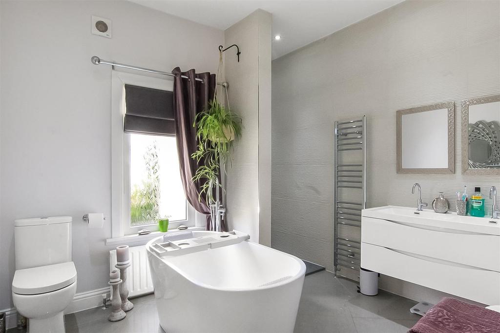 Pierremont Road, Darlington 5 bed detached house £500,000