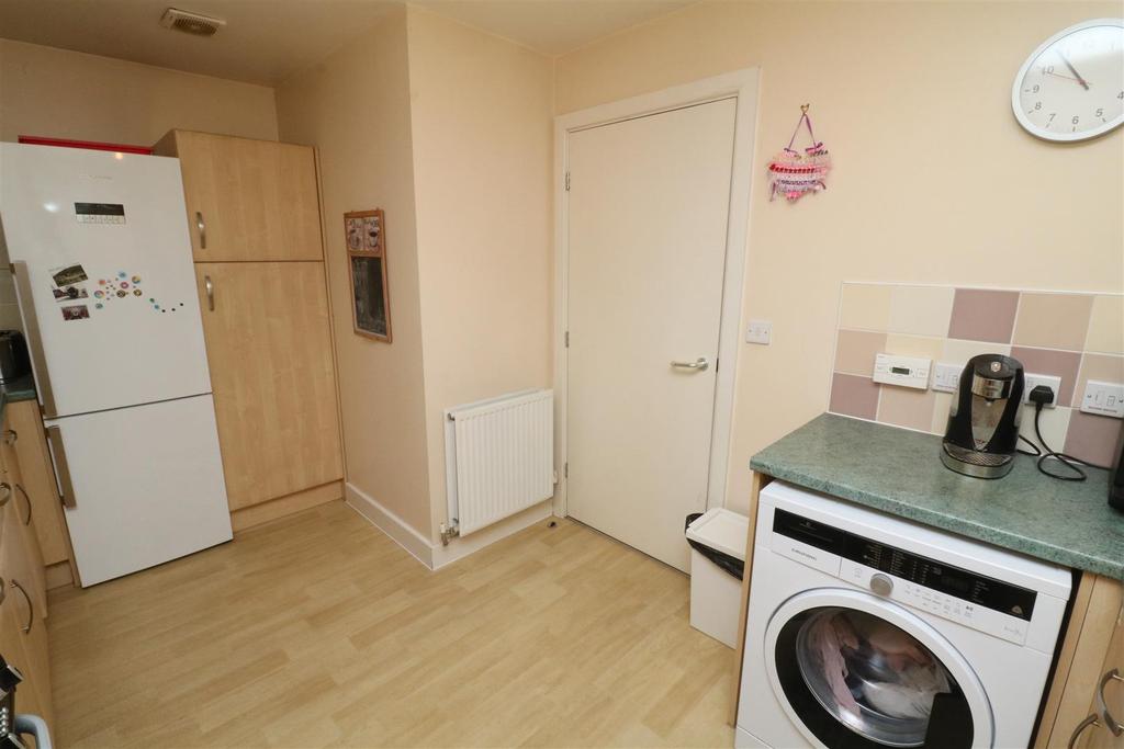 Rother View Road, Canklow, Rotherham 3 bed semidetached house £135,000
