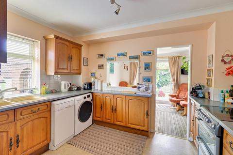 15 Brownberrie Crescent, Horsforth, Leeds, LS18 5PT