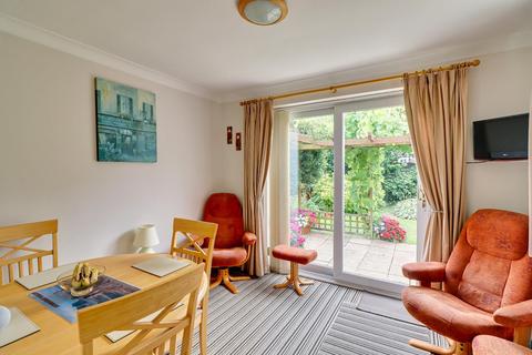 15 Brownberrie Crescent, Horsforth, Leeds, LS18 5PT