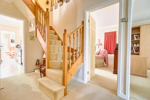 15 Brownberrie Crescent, Horsforth, Leeds, LS18 5PT