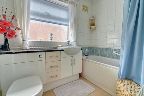 15 Brownberrie Crescent, Horsforth, Leeds, LS18 5PT