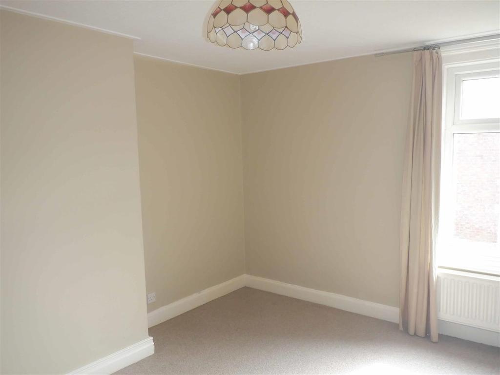Pretoria Avenue, Morpeth 3 bed terraced house £600 pcm (£138 pw)