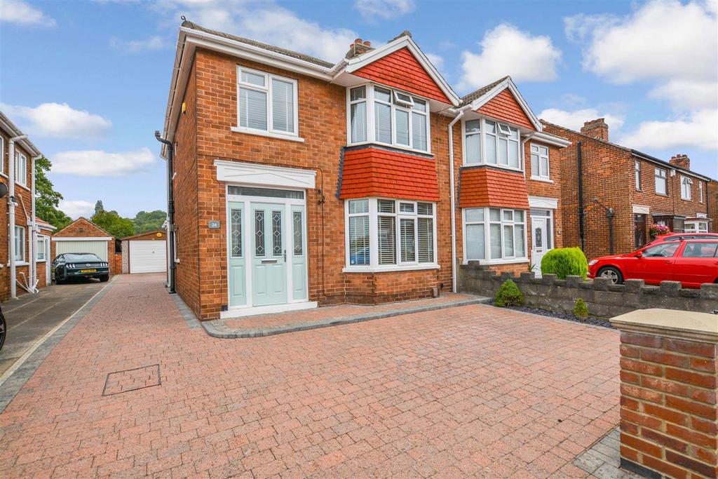 Marsden Drive, Scunthorpe 3 bed semidetached house £160,000