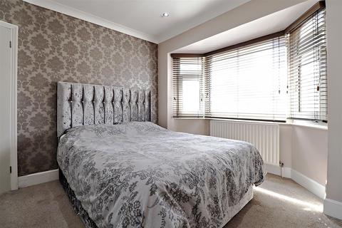 10 Stevedale Road, Welling, DA16 1NH