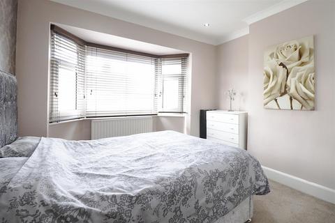 10 Stevedale Road, Welling, DA16 1NH