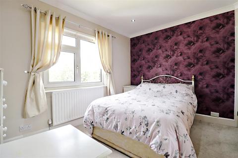 10 Stevedale Road, Welling, DA16 1NH