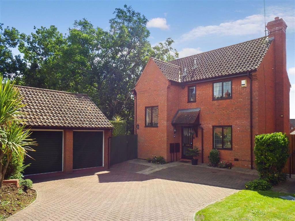 Barham Road, Stevenage, Hertfordshire, SG2 5 bed detached house £645,000