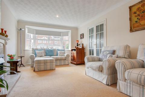 12 Cattlins Close, Cheshunt, Waltham Cross, EN7 5RD
