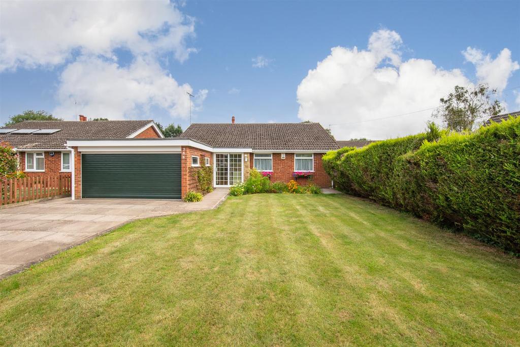 Common Road, Kensworth, Bedfordshire 3 bed detached bungalow £500,000