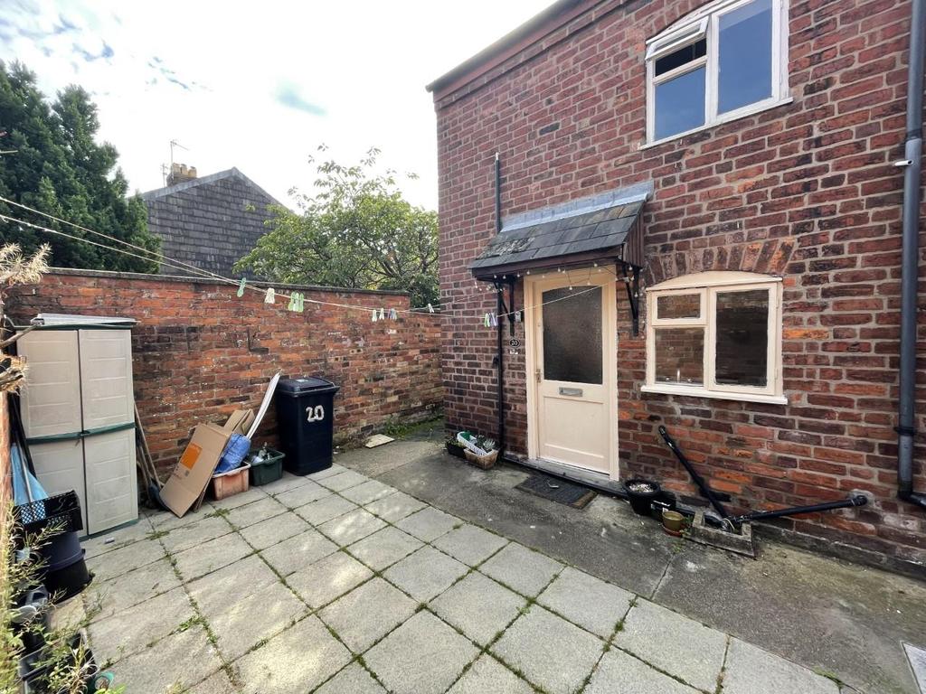 Roft Street, Oswestry 2 bed end of terrace house £115,000