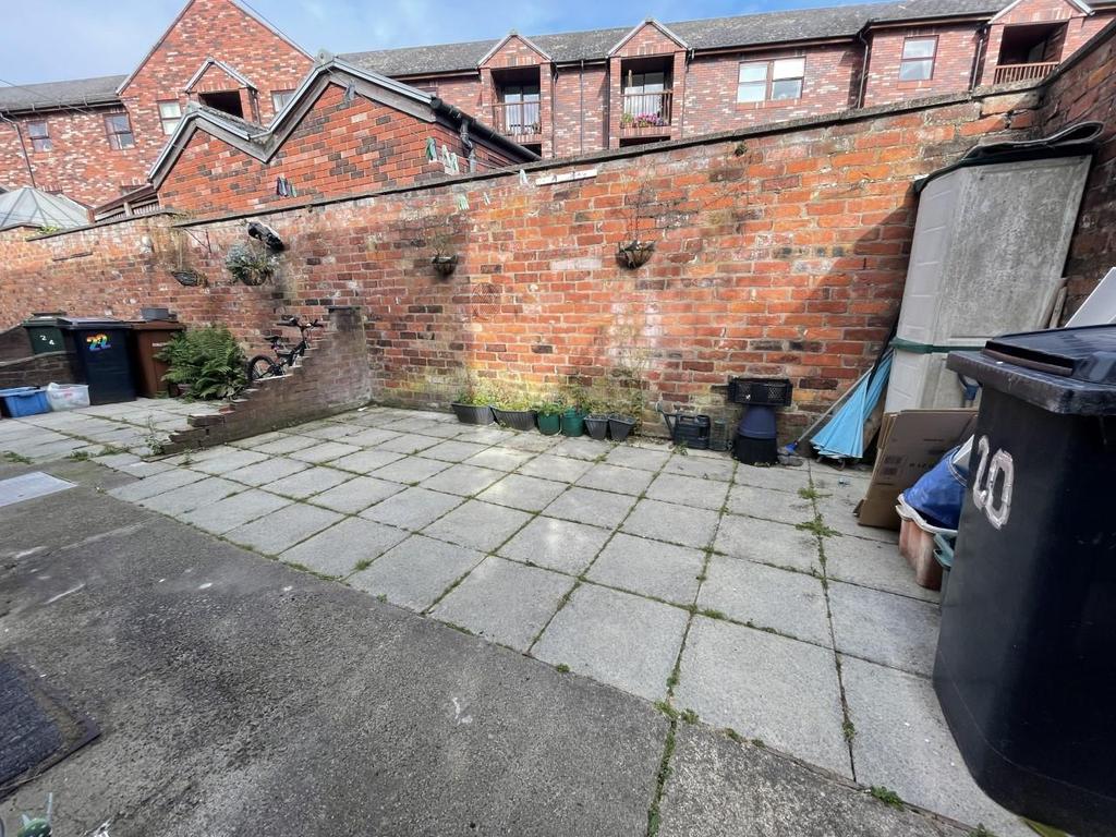 Roft Street, Oswestry 2 bed end of terrace house £115,000