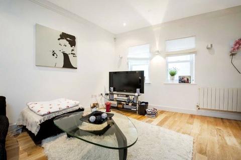 3 bedroom flat for sale, Stephendale Road, Fulham, London, SW6