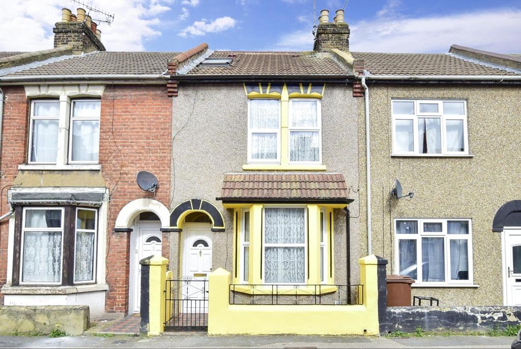 Livingstone Road Gillingham ME7 4 bed terraced house £1,100 pcm (£254 pw)
