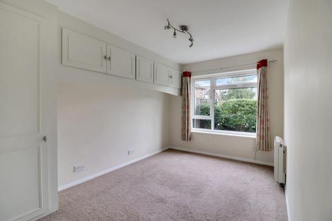 3, Chattern Court Chattern Hill, Ashford, TW15 1BP