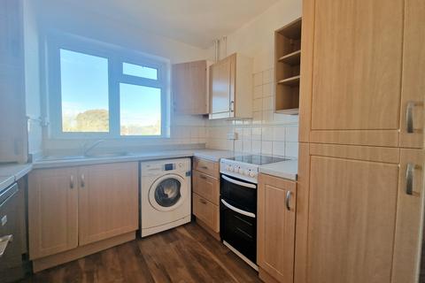 3 bedroom flat to rent, Norcroft Court, Shirley