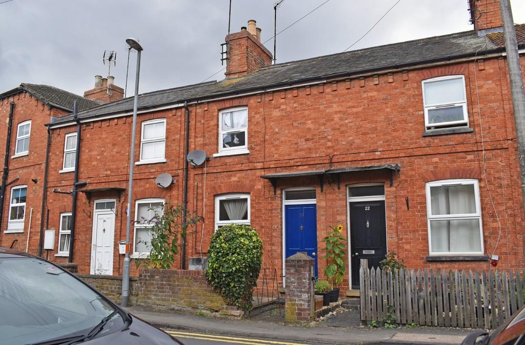 Richmond Road, Towcester 2 bed terraced house £700 pcm (£162 pw)