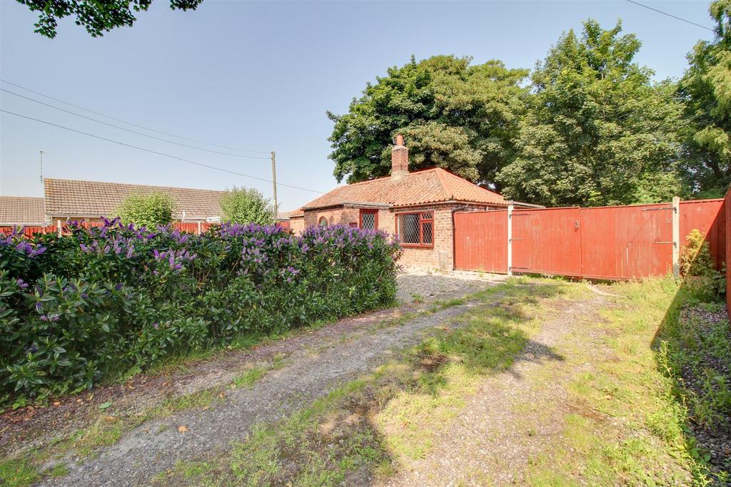 Sea Road, Chapel St. Leonards 3 bed detached bungalow £139,950