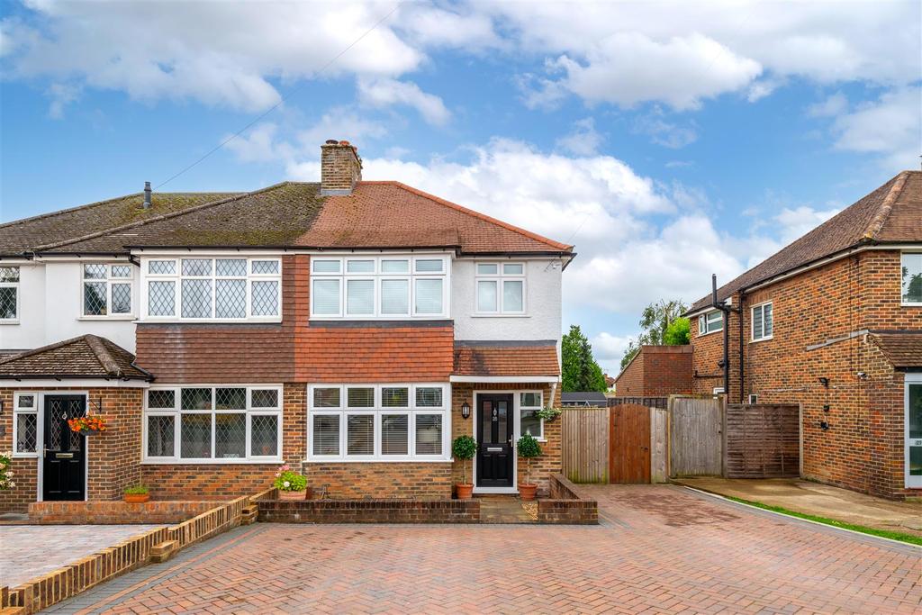 Sandcross Lane, Reigate 3 bed semidetached house £575,000