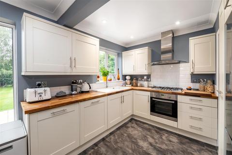 25 Sandcross Lane, Reigate, RH2 8EJ