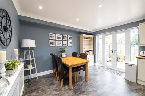 25 Sandcross Lane, Reigate, RH2 8EJ