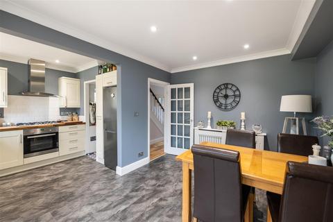 25 Sandcross Lane, Reigate, RH2 8EJ
