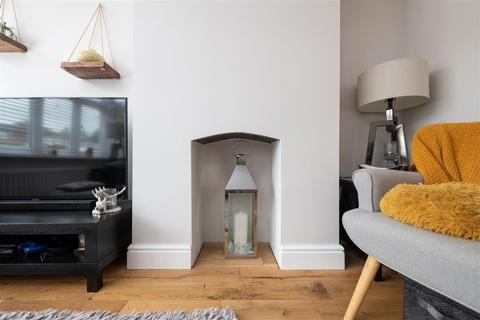 25 Sandcross Lane, Reigate, RH2 8EJ