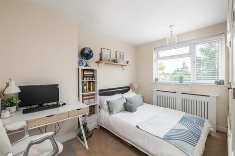 25 Sandcross Lane, Reigate, RH2 8EJ