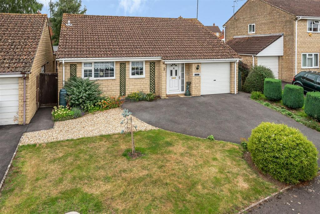 Thorne Gardens, Yeovil 3 bed bungalow for sale £365,000