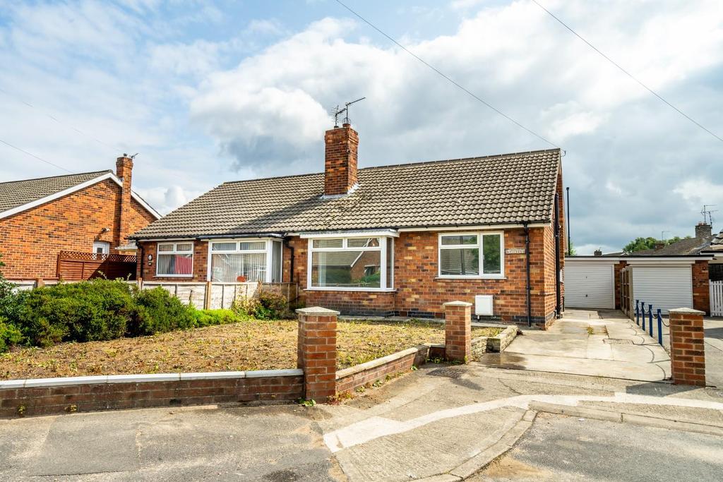 Lady Hamilton Gardens, Holgate, York 3 bed semidetached bungalow £