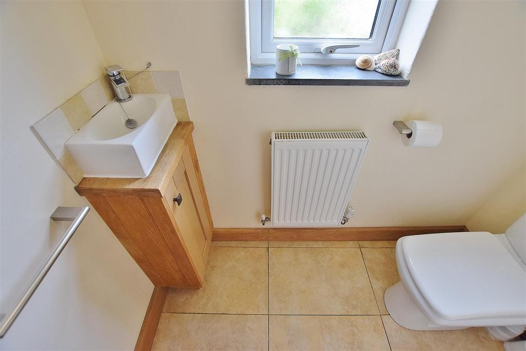 Downstairs WC.JPG