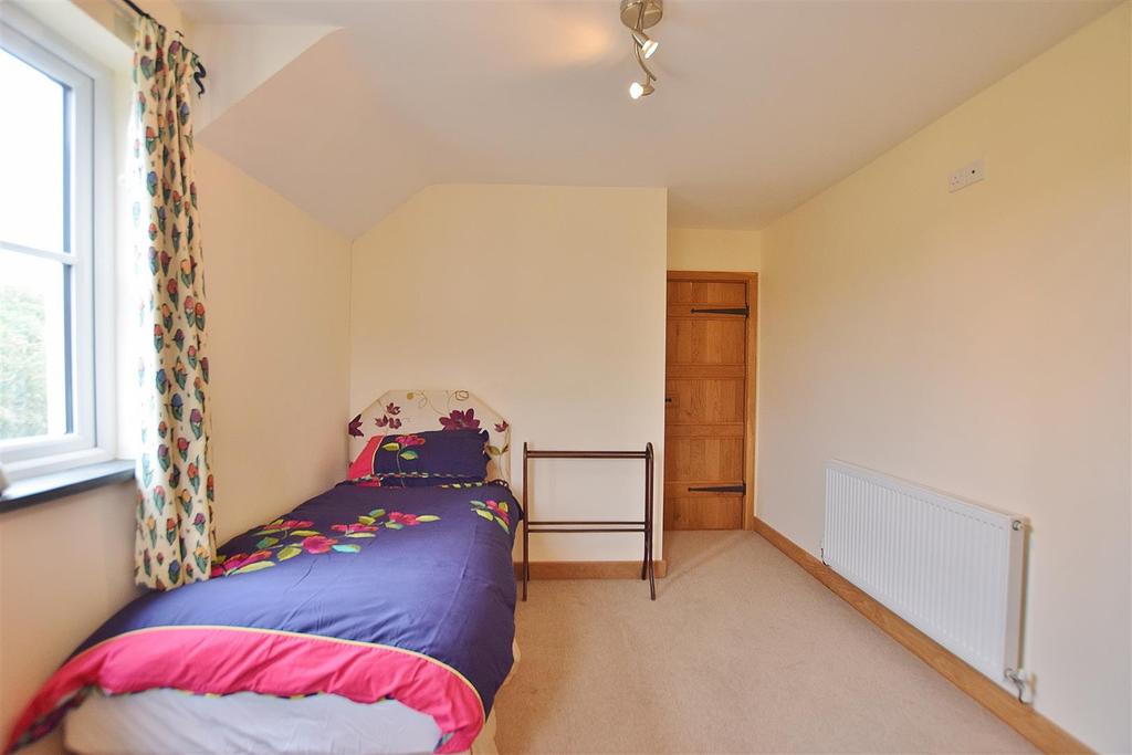 Bedroom 1.JPG