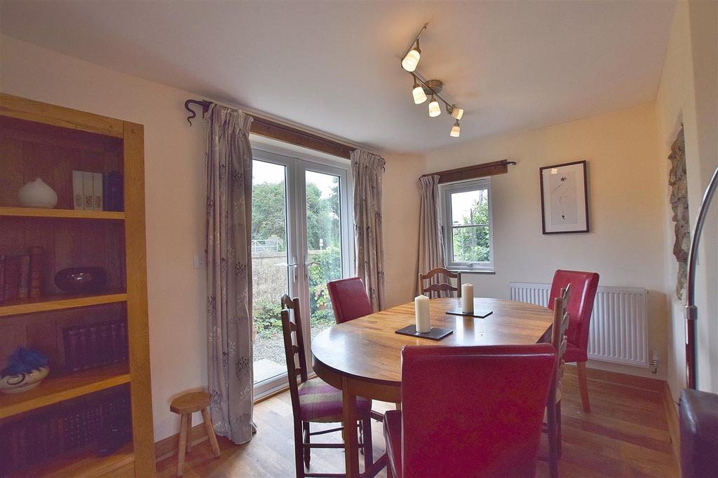Dining Room1.JPG