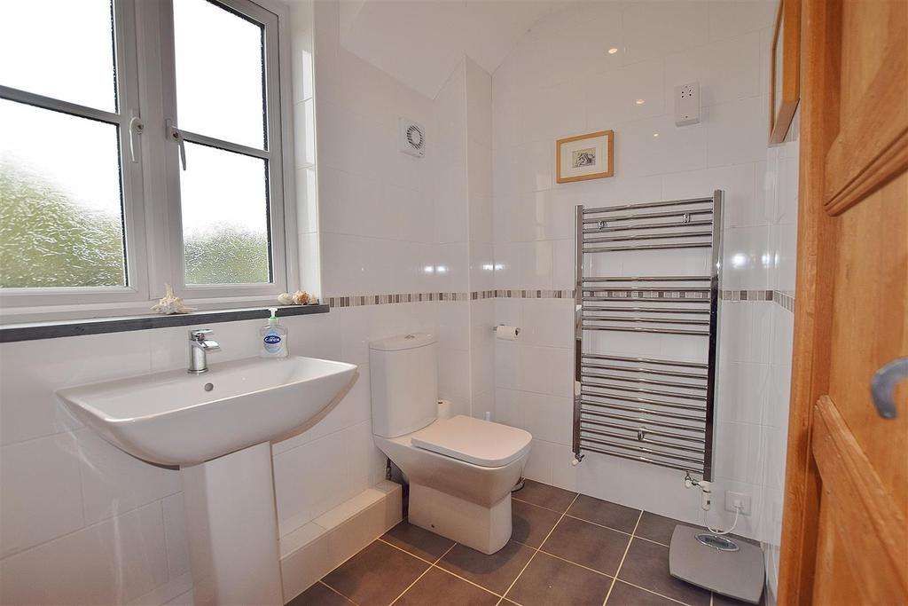 Bathroom.JPG