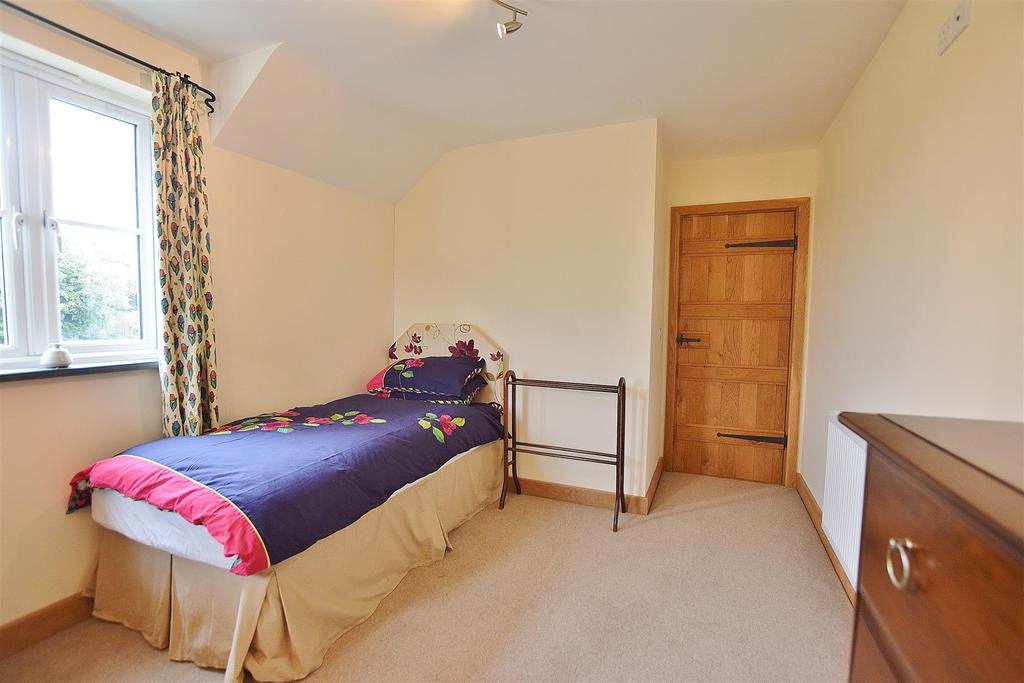Bedroom 1.JPG