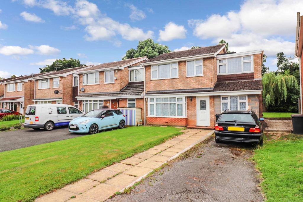 Beverley Avenue, Nuneaton 4 bed link detached house £230,000