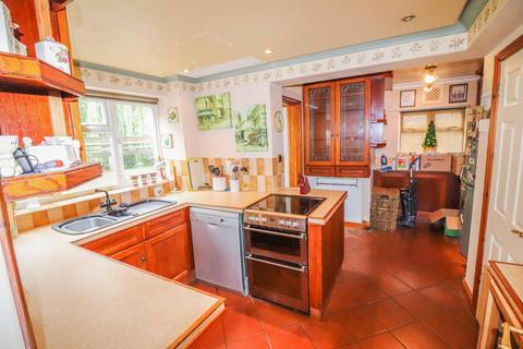 144 Beverley Avenue, Nuneaton, CV10 9JR
