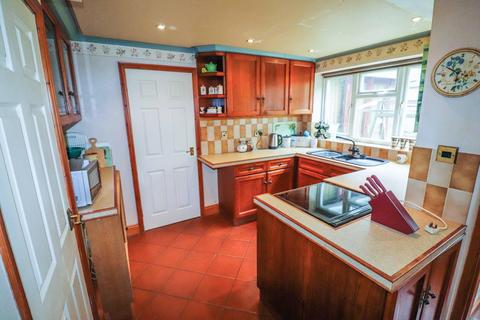 144 Beverley Avenue, Nuneaton, CV10 9JR