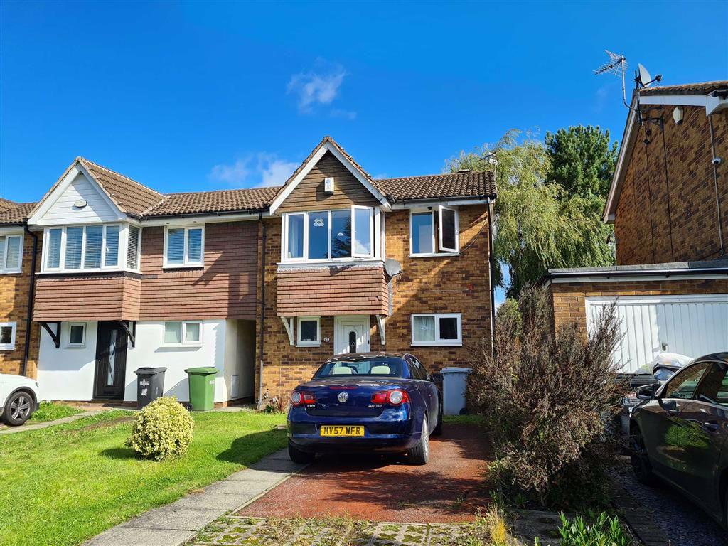 Larchwood Drive, WILMSLOW 3 bed semidetached house £1,300 pcm (£300 pw)