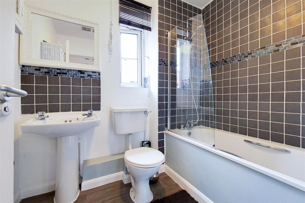10 Bathroom-0.jpg